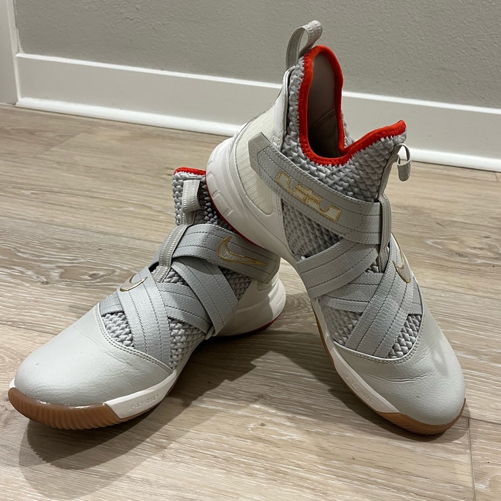 Nike LeBron Zoom Soldier US 11 light bone